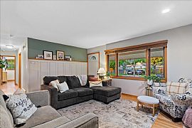 Beautifully Updated 3-Bedroom, 1.5 Bathroom in Milwaukee, WI (Photo 8 of 12)