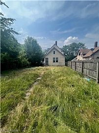 2 Bedroom, 1 Bathroom in Cleveland, OH (Photo 4 of 12)