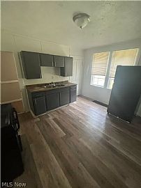 2 Bedroom, 1 Bathroom in Cleveland, OH (Photo 7 of 12)