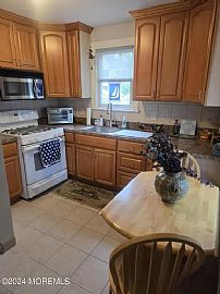 Lovely and Furnished 1 Bedroom and 1 Bathroom in Eatontown, NJ (Photo 3 of 10)