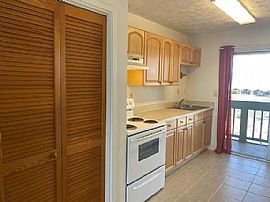 464 Kalanikoa St Apt 302, Hilo, Hi 96720 Comfortable House  in Hilo, HI (Photo 5 of 5)