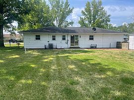 510 Park Dr, Mount Zion, Il 62549  House For Rent in Mount Zion, IL (Photo 2 of 10)