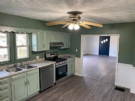 5225 Chain of Rocks Rd Edwardsville, Il 62025 Comfortable House in Edwardsville, IL (Photo 3 of 8)