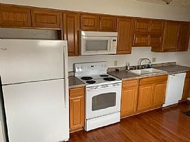 1327 Helena Dr, Lebanon, in 46052 Charming House For Rent in Lebanon, IN (Photo 3 of 10)