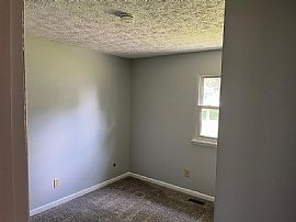 1327 Helena Dr, Lebanon, in 46052 Charming House For Rent in Lebanon, IN (Photo 8 of 10)