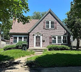 1017 Vine St, Waterloo, Ia 50703 House For Rent in Waterloo, IA