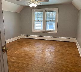 1017 Vine St, Waterloo, Ia 50703 House For Rent in Waterloo, IA (Photo 2 of 4)