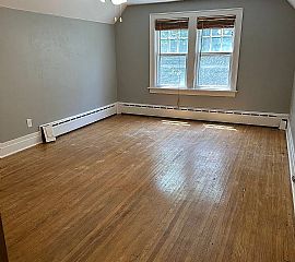 1017 Vine St, Waterloo, Ia 50703 House For Rent in Waterloo, IA (Photo 3 of 4)