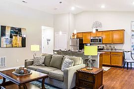 Amazing 2 Bedroom House in Greer, SC (Photo 2 of 5)