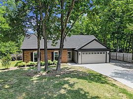 Charming Updated 1-Story Ranch Style Home, Nestled in Charlotte in Charlotte, NC