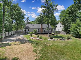 Charming Updated 1-Story Ranch Style Home, Nestled in Charlotte in Charlotte, NC (Photo 7 of 8)