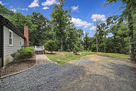 Charming Updated 1-Story Ranch Style Home, Nestled in Charlotte in Charlotte, NC (Photo 8 of 8)
