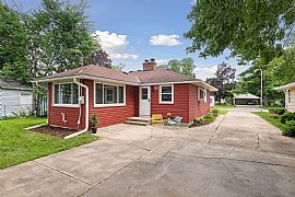 This Beautiful Mid-Century Home Is Available For Move In. in Richfield, MN (Photo 2 of 8)