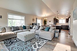 Spacious Home Close to Schools and Parks. in Fargo, ND (Photo 3 of 10)