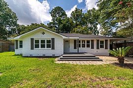 Welcome to This Beautifully Remodeled 3-Bedroom, 2-Bath Home in Charleston, SC
