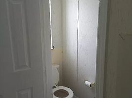 117 52nd Avenue Dr W, Bradenton, Fl 34207 in Bradenton, FL (Photo 5 of 9)