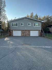 Comfortable and Unique 3 Bedroom Home in Anchorage, AK (Photo 11 of 11)