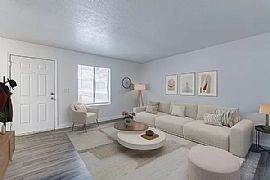 Charming 2 Bedroom in Phoenix, AZ (Photo 5 of 8)