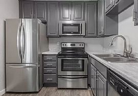 Charming 2 Bedroom in Phoenix, AZ (Photo 6 of 8)