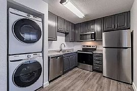 Charming 2 Bedroom in Phoenix, AZ (Photo 7 of 8)