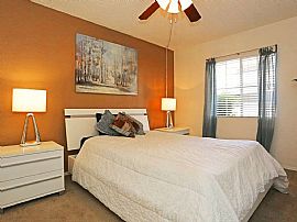 Comfortable and Suitable 2 Bedroom in Phoenix, AZ (Photo 2 of 6)