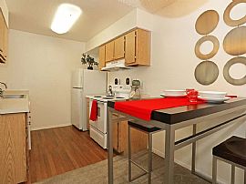 Comfortable and Suitable 2 Bedroom in Phoenix, AZ (Photo 5 of 6)