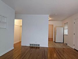 Comfortable 1 Bedroom in Rockford, IL (Photo 4 of 7)
