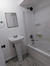 Comfortable 1 Bedroom in Rockford, IL (Photo 5 of 7)