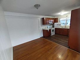 Unique 3 Bedroom Home in Honolulu, HI (Photo 3 of 9)