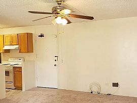 Beautiful 2 Bedroom in Honolulu, HI (Photo 2 of 8)