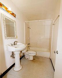 Comfortable 2 Bedroom in Honolulu, HI (Photo 5 of 8)