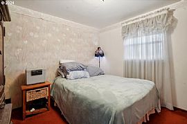 2 Bedroom, 1 Bath Home Features Beautiful Hardwood Floors in Portland, OR (Photo 5 of 10)