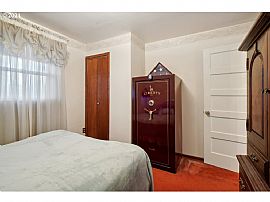 2 Bedroom, 1 Bath Home Features Beautiful Hardwood Floors in Portland, OR (Photo 8 of 10)