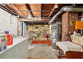 2 Bedroom, 1 Bath Home Features Beautiful Hardwood Floors in Portland, OR (Photo 9 of 10)