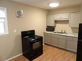 $1,000/mo 3bd 1ba 1,050sqft in Frankfort, KY (Photo 7 of 8)