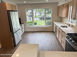 Beautifully Home. Offers 2 Bedroom , 2 Bathrooms.  in Brick, NJ (Photo 3 of 3)