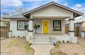 2 Bedroom , 1 Bathroom, Don'T Miss This Home in Phoenix, AZ