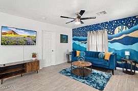 2 Bedroom , 1 Bathroom, Don'T Miss This Home in Phoenix, AZ (Photo 2 of 7)