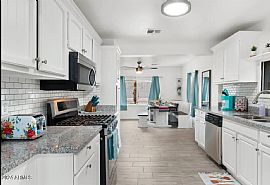 2 Bedroom , 1 Bathroom, Don'T Miss This Home in Phoenix, AZ (Photo 3 of 7)