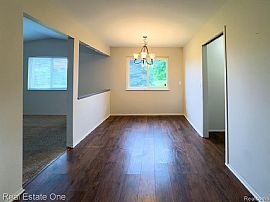Updated 2 Bedroom 2 Bath End Unit, First Floor, Ranch Condo in Sterling Heights, MI (Photo 2 of 5)
