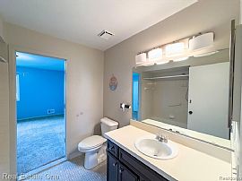 Updated 2 Bedroom 2 Bath End Unit, First Floor, Ranch Condo in Sterling Heights, MI (Photo 5 of 5)