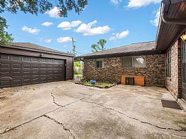 3 Bed/2 Bath Home in Fondren Park in Houston, TX (Photo 7 of 8)