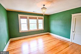 Charming 3-Bedroom, 1 Full Bathroom and 2 ½ Bathroom Bungalow in Baltimore, MD (Photo 10 of 12)