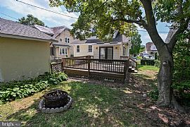 Charming 3-Bedroom, 1 Full Bathroom and 2 ½ Bathroom Bungalow in Baltimore, MD (Photo 12 of 12)