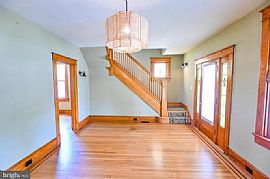 Charming 3-Bedroom, 1 Full Bathroom and 2 ½ Bathroom Bungalow in Baltimore, MD (Photo 2 of 12)