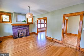 Charming 3-Bedroom, 1 Full Bathroom and 2 ½ Bathroom Bungalow in Baltimore, MD (Photo 3 of 12)