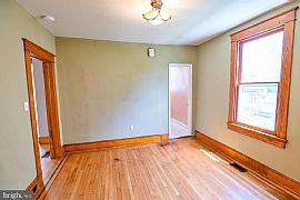 Charming 3-Bedroom, 1 Full Bathroom and 2 ½ Bathroom Bungalow in Baltimore, MD (Photo 6 of 12)