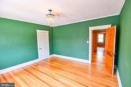 Charming 3-Bedroom, 1 Full Bathroom and 2 ½ Bathroom Bungalow in Baltimore, MD (Photo 8 of 12)