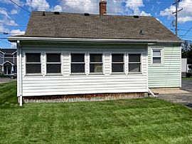 754 W Winneconne Ave, Neenah, Wi 54956  House For Rent  in Neenah, WI (Photo 2 of 6)