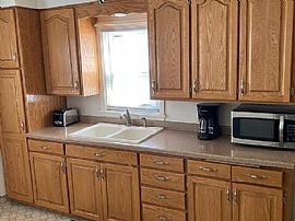 754 W Winneconne Ave, Neenah, Wi 54956  House For Rent  in Neenah, WI (Photo 5 of 6)